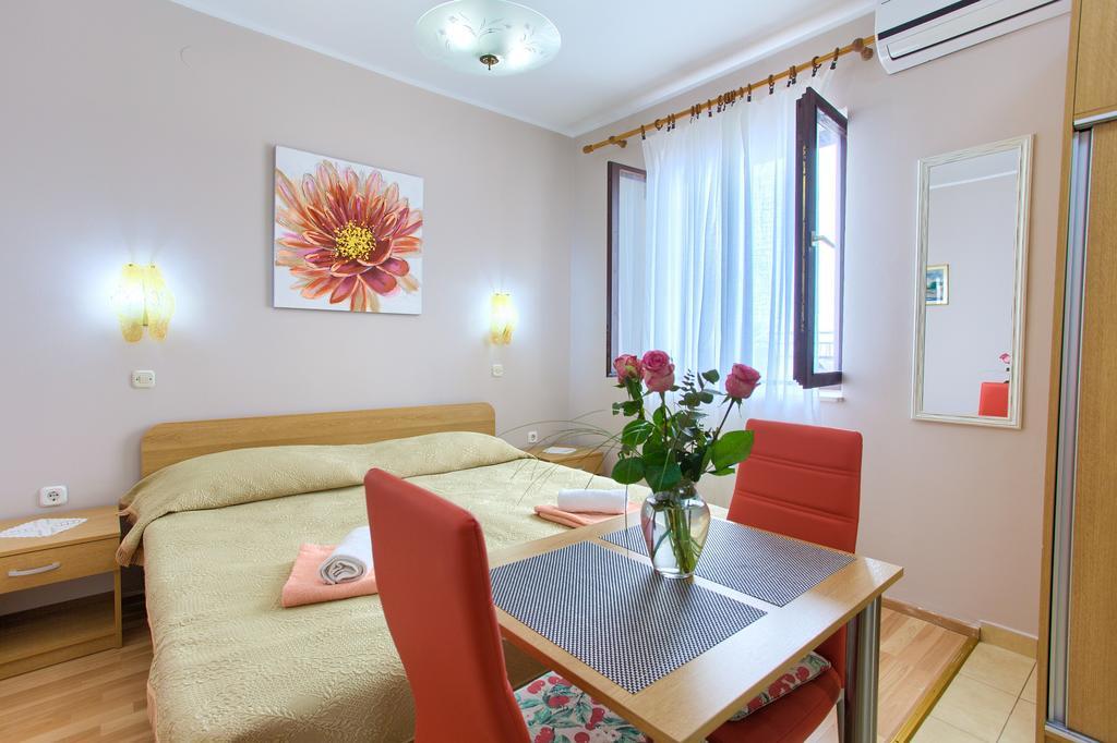Nadija Studio Apartmani Veglia Exterior foto