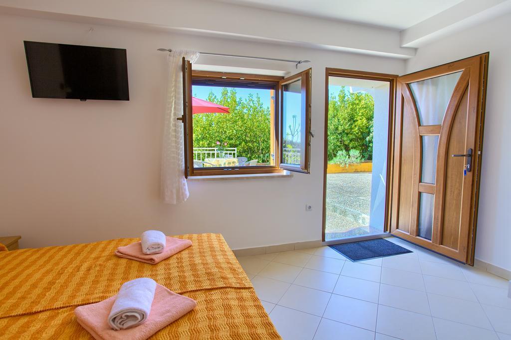 Nadija Studio Apartmani Veglia Exterior foto
