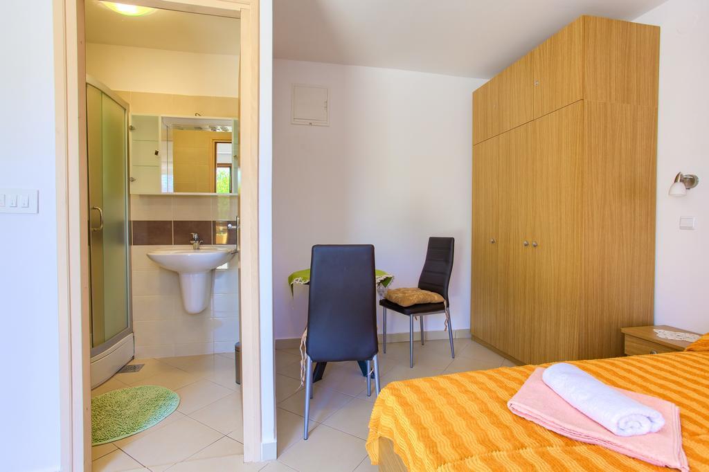 Nadija Studio Apartmani Veglia Exterior foto