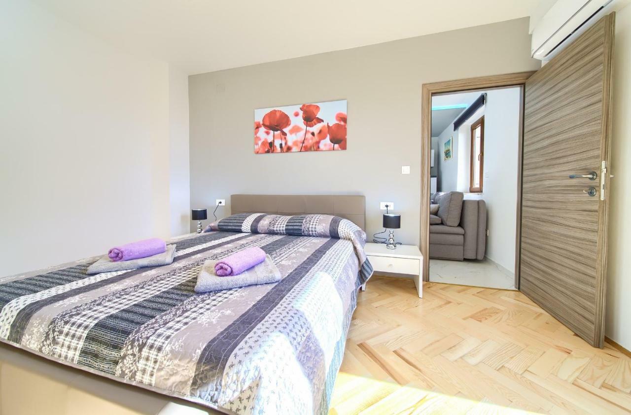 Nadija Studio Apartmani Veglia Exterior foto